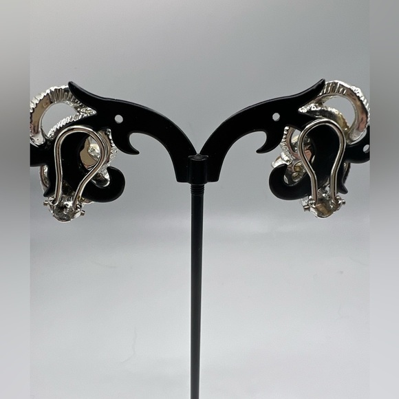 VINTAGE Faux Pearl and Rhinestone Silver Tone Clip On Earrings - Picture 6 of 8